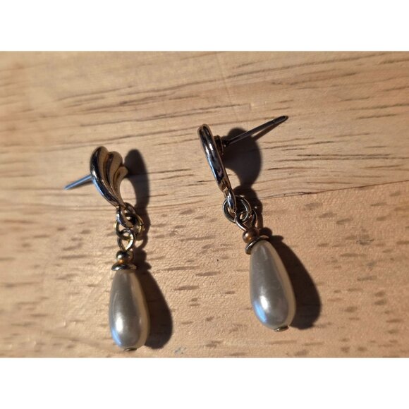 Vintage Faux Pearl Drop Earrings With Gold-Tone Metal & Wave Design - Picture 4 of 4